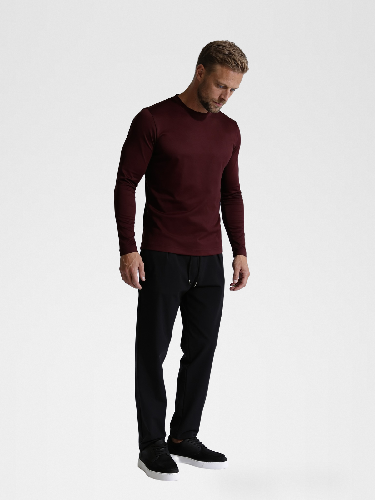 burgundy long sleeve, black urbanpants, black shoe — blond_model — Detail / Look Down