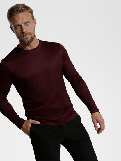 burgundy long sleeve, black urbanpants, black shoe — blond_model — Close Front